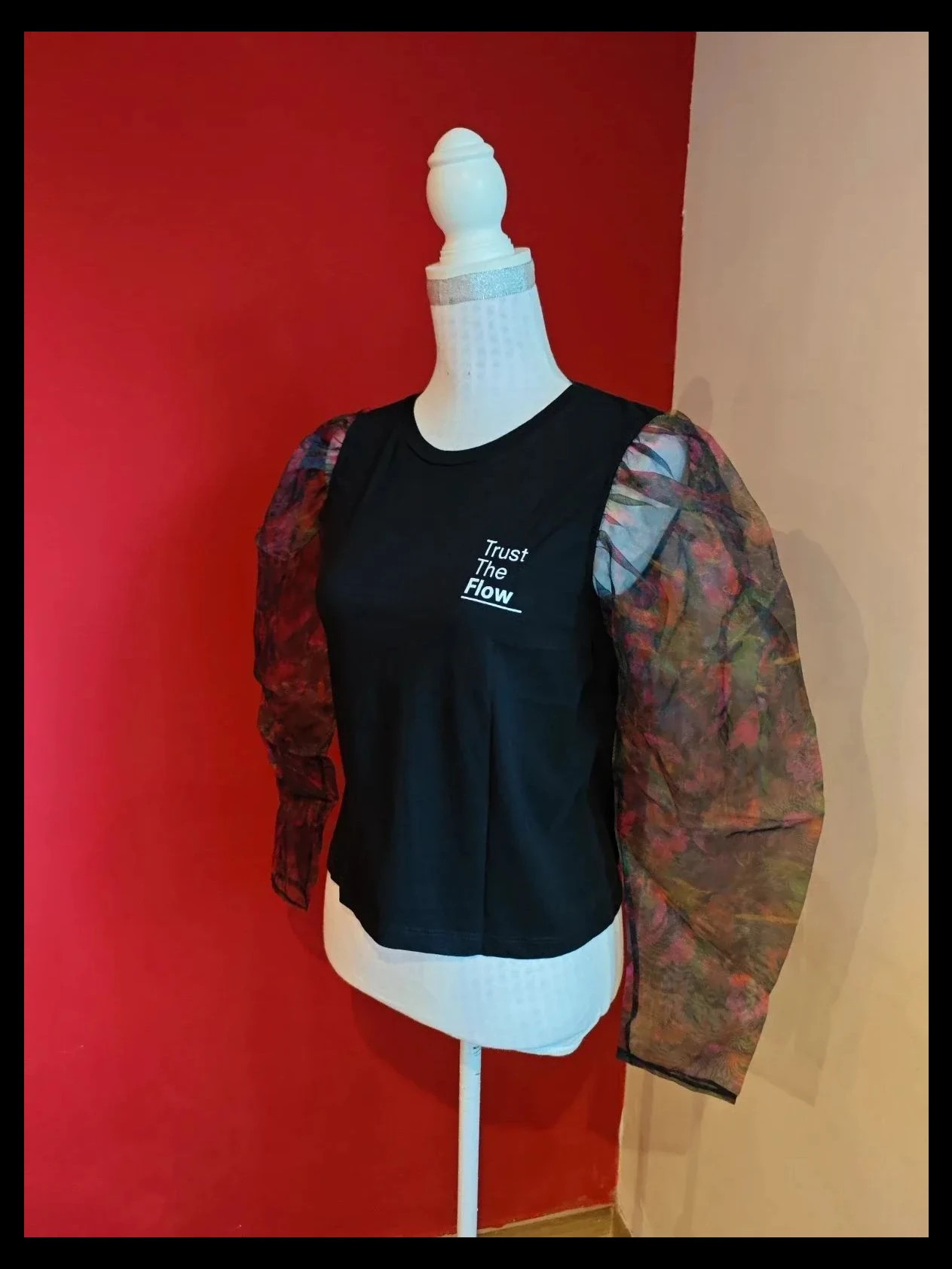 🌺Camiseta de algodón negro con mangas de tul transparente floreado, de Zara, talla M – Zara – taille M / 38 / 10 3