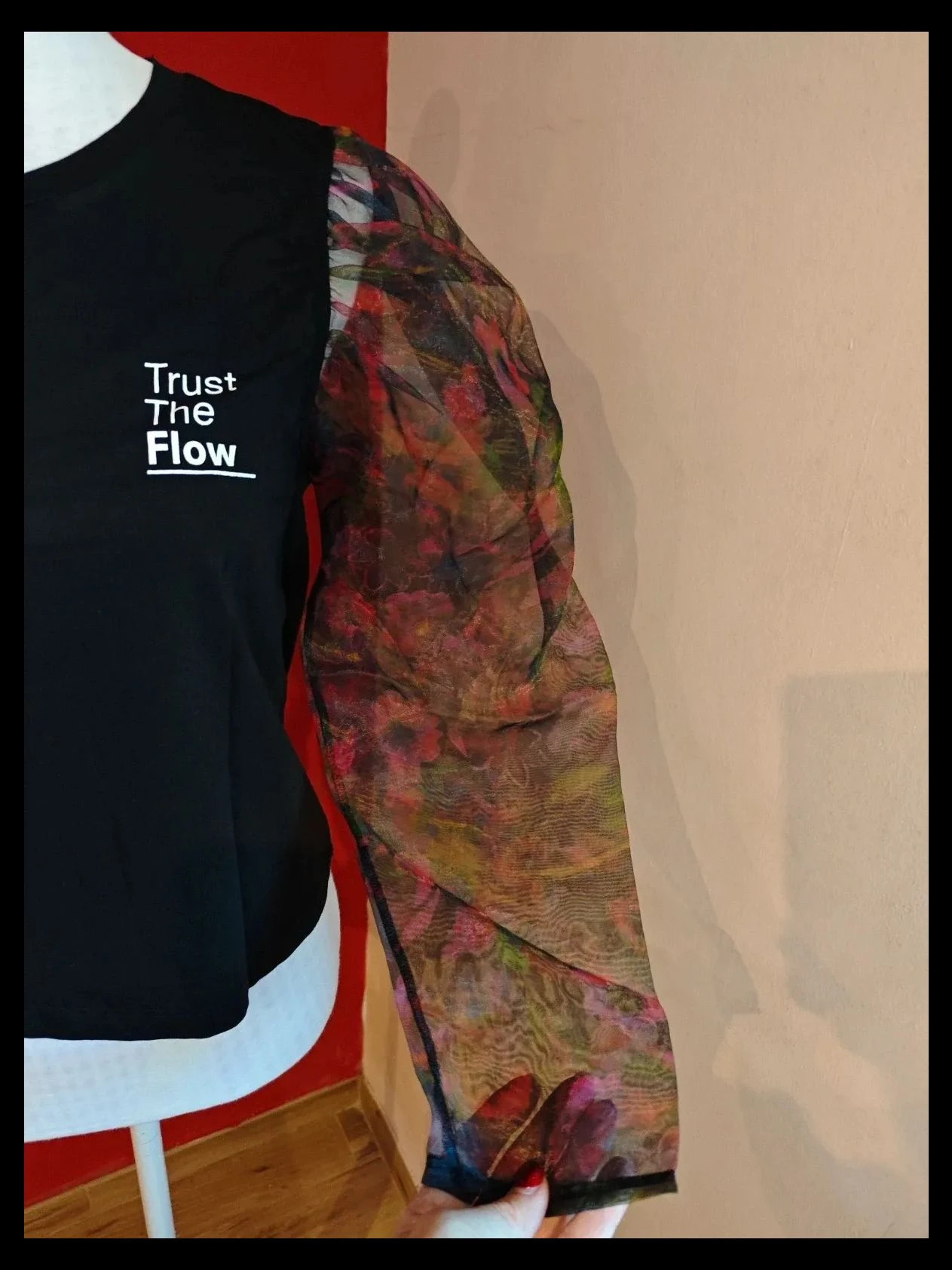 🌺Camiseta de algodón negro con mangas de tul transparente floreado, de Zara, talla M – Zara – taille M / 38 / 10 5