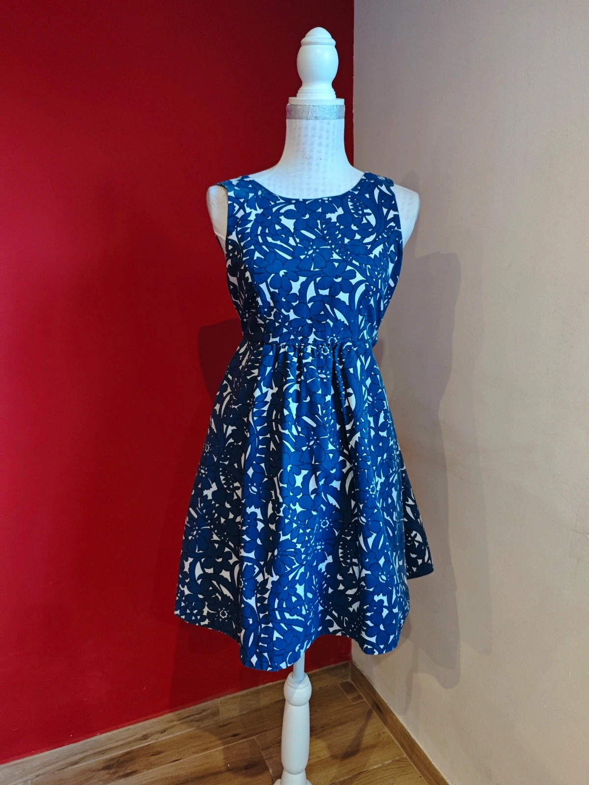 🌺 Vestido con estampado floral azul marino y blanco, talla XS, de Zara