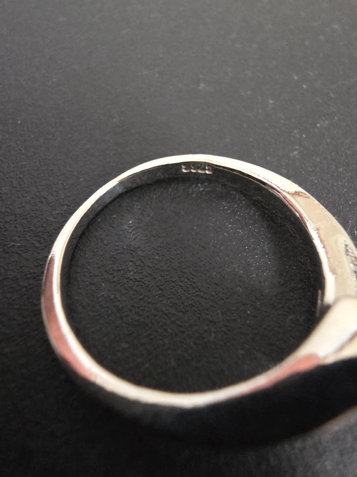 Bague Solitaire Entrelacé Argenté avec Strass / Oxydes de Zirconium Taille 55 (FR) 7 (US) – taille 16,1 mm 5