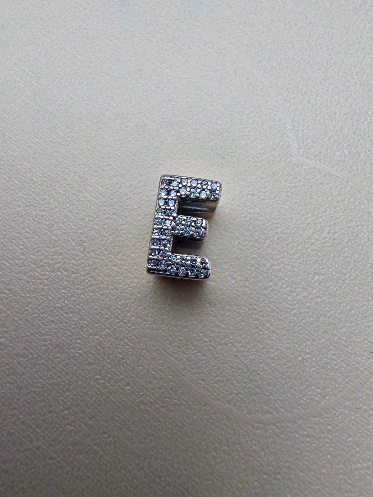 Charm lettre E – Charm