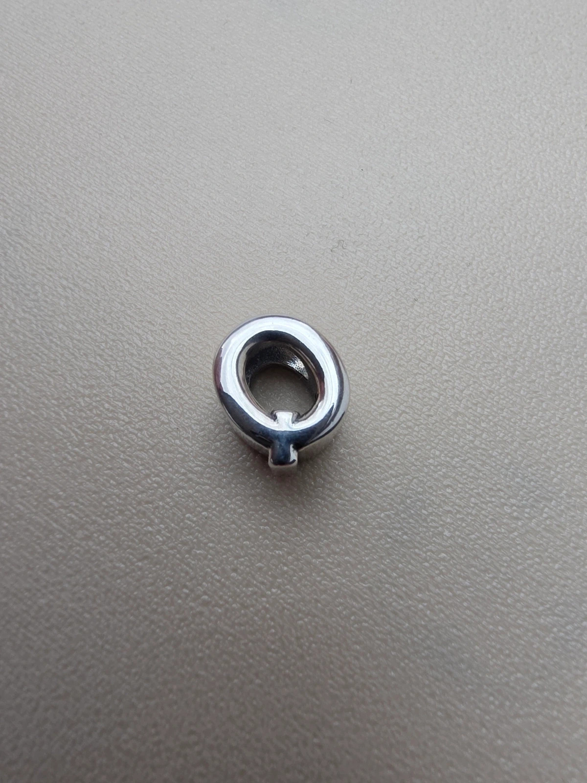 Charm lettre Q – Charm 2