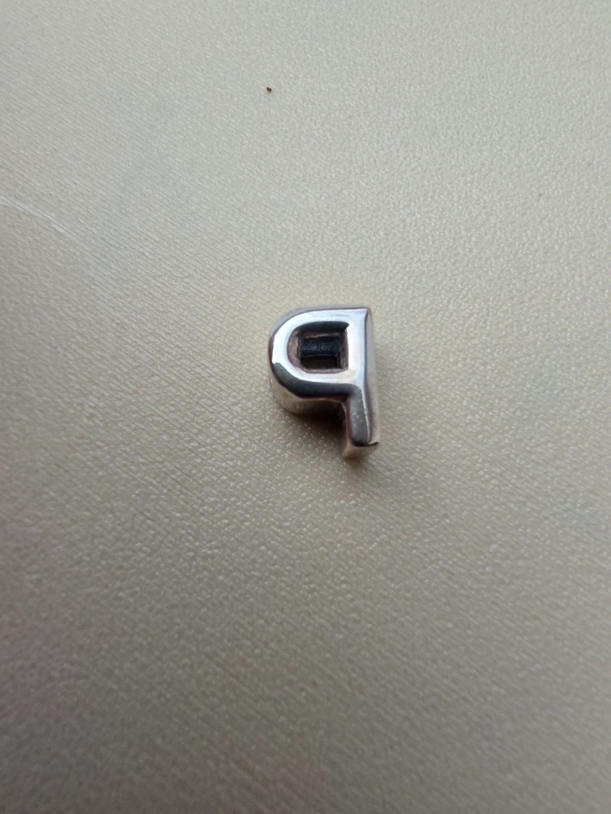 Charm lettre P – Charm 2