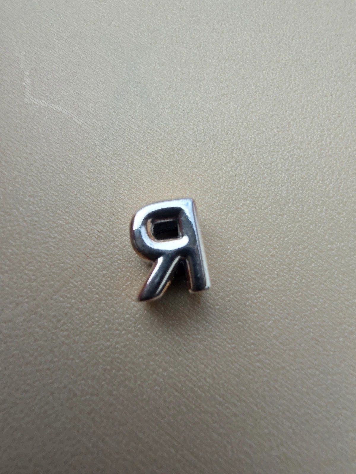 Charm lettre R – Charm 2