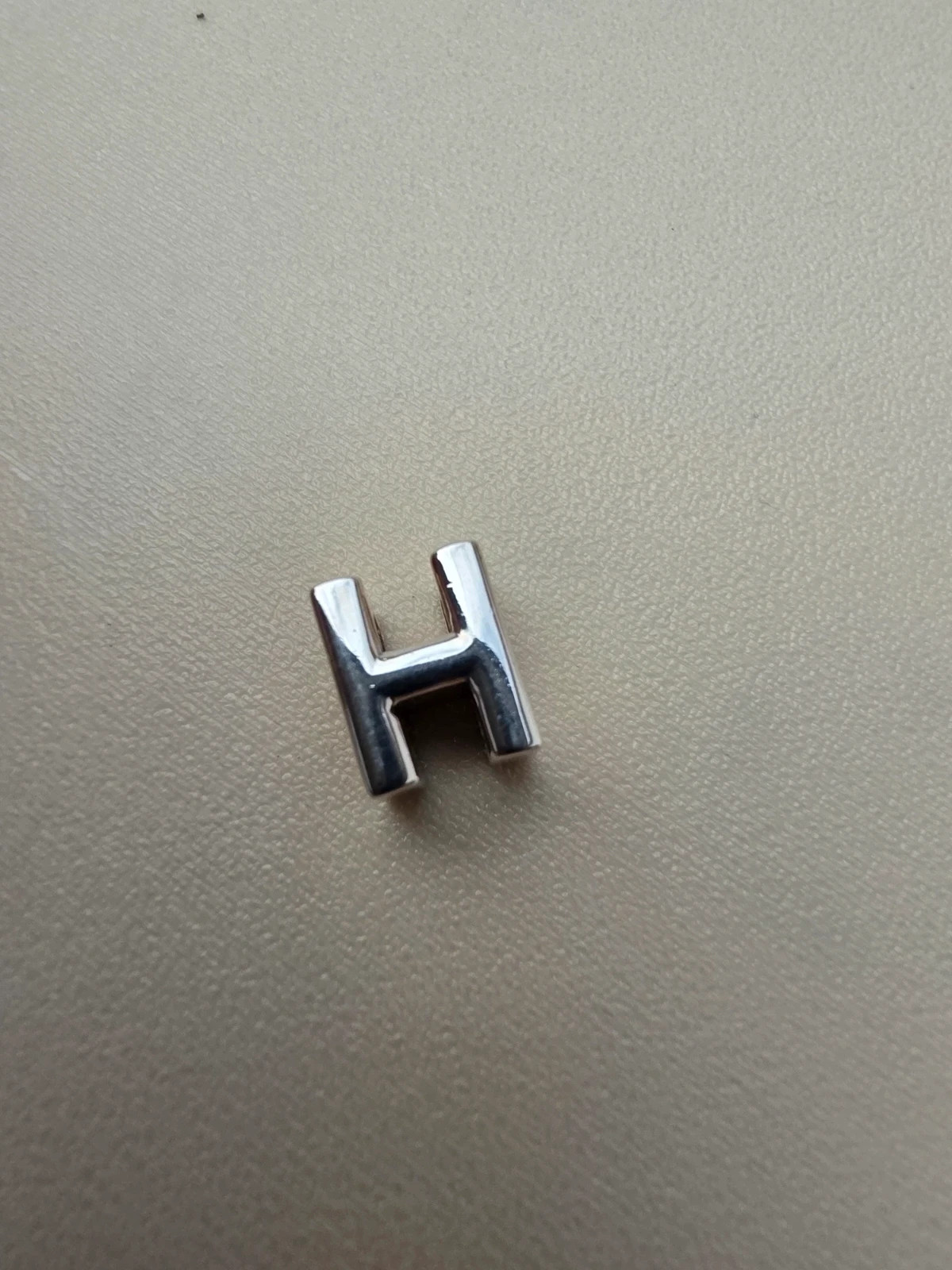 Charm lettre H – Charm 2
