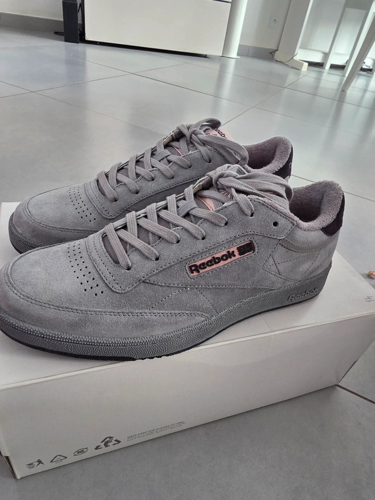 Baskets Reebok Club C Grises et Noires Pointure 43 Neuves
