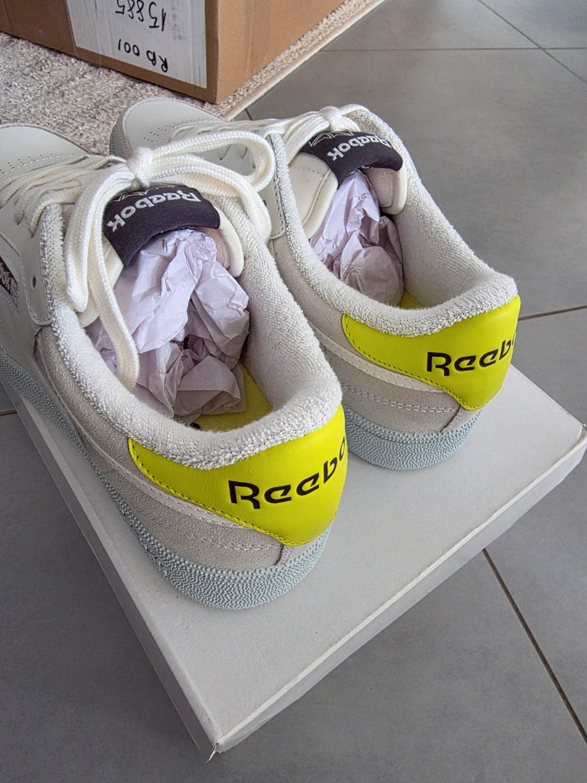 Baskets Reebok x Off-White Club C Blanches et Vert Fluorescent Pointure 43 Neuves – Reebok – taille 43 2