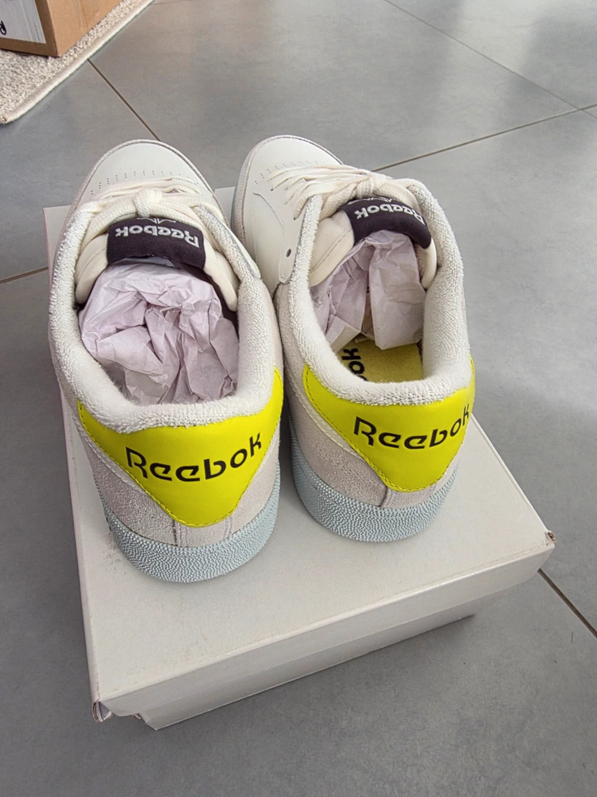 Baskets Reebok x Off-White Club C Blanches et Vert Fluorescent Pointure 42 Neuves – Reebok – taille 42 3
