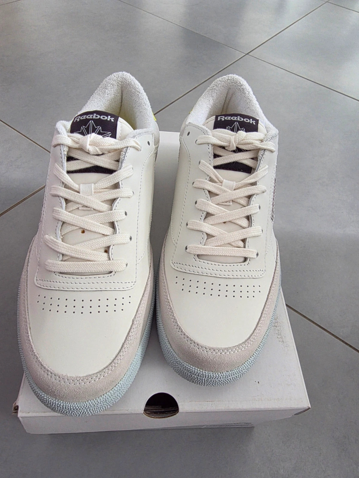 Baskets Reebok x Off-White Club C Blanches et Vert Fluorescent Pointure 42 Neuves – Reebok – taille 42 2