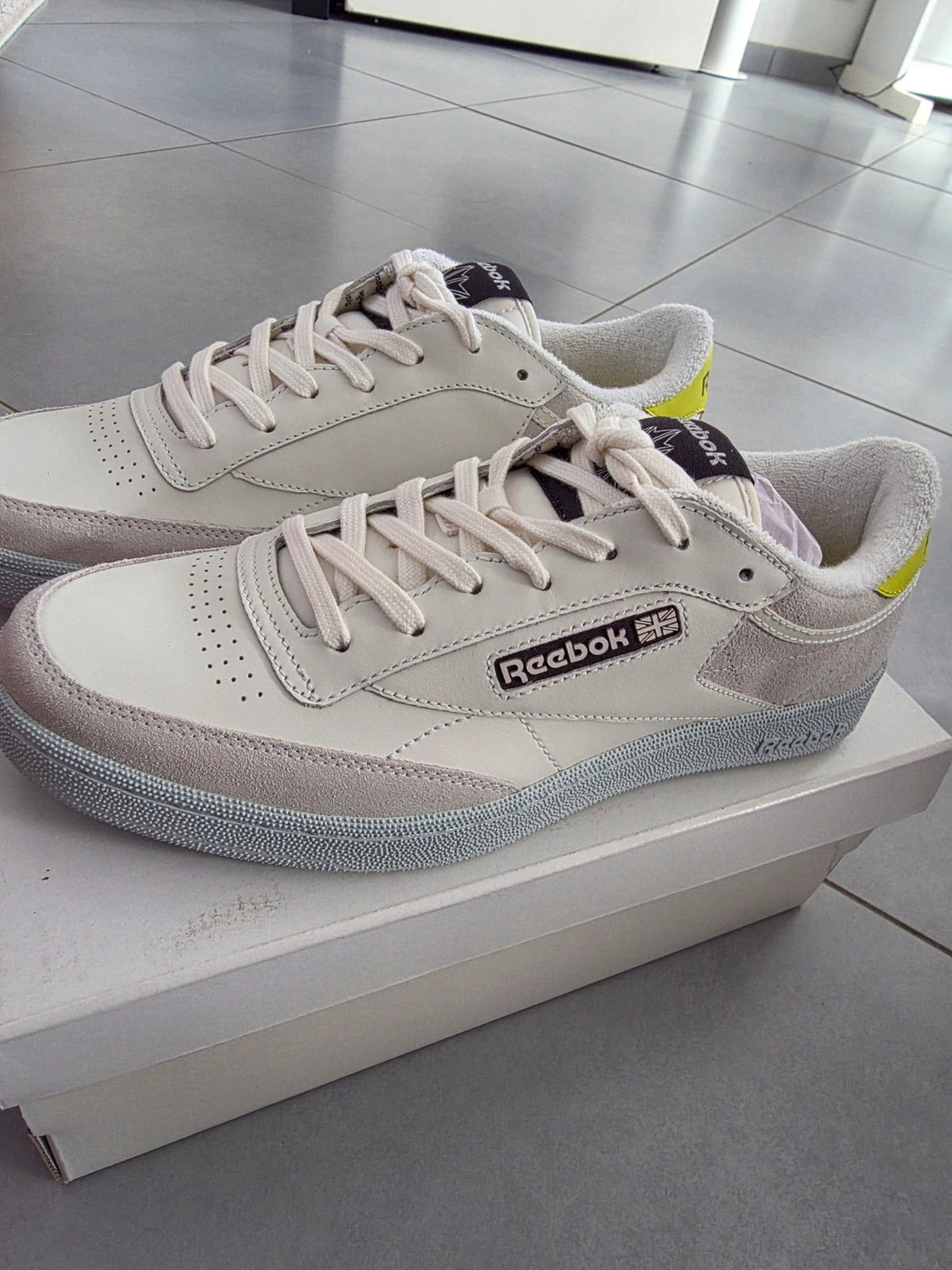 Baskets Reebok x Off-White Club C Blanches et Vert Fluorescent Pointure 42 Neuves – Reebok – taille 42 3