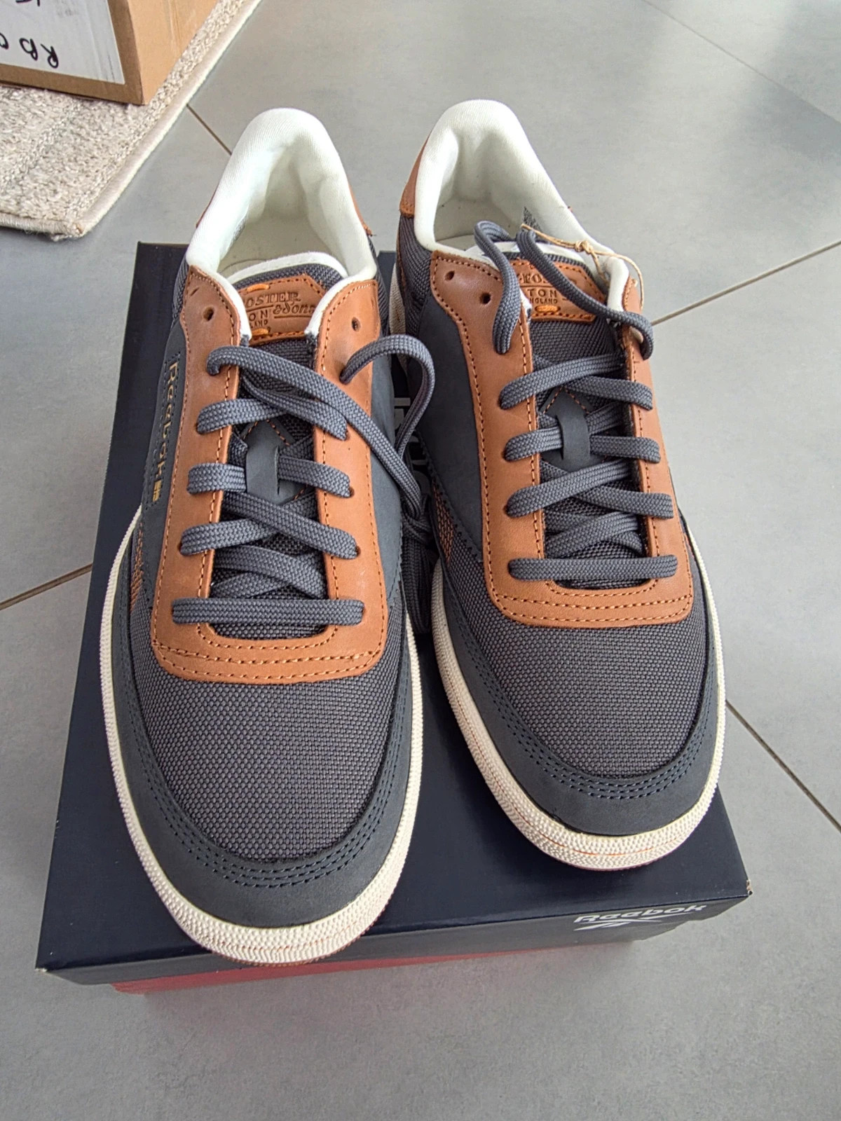 Baskets Reebok Club C 85 Vintage J.W. Foster & Sons Gris / Marron Taille 43 Neuves – Reebok – taille 43 3