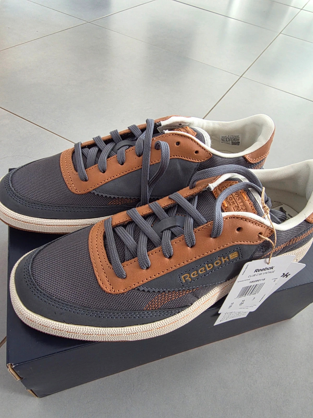 Baskets Reebok Club C 85 Vintage J.W. Foster & Sons Gris / Marron Taille 43 Neuves
