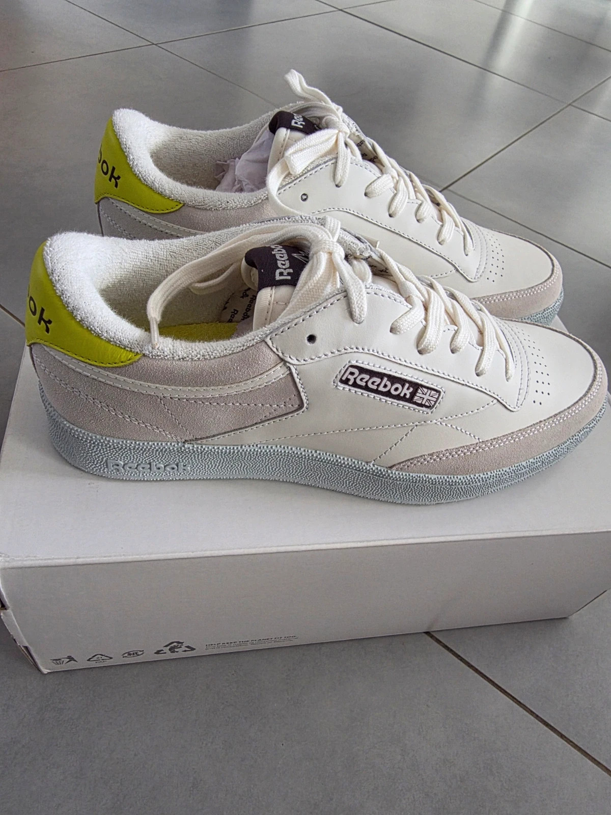 Baskets Reebok x Off-White Club C Blanches et Vert Fluorescent Pointure 43 Neuves – Reebok – taille 43 3