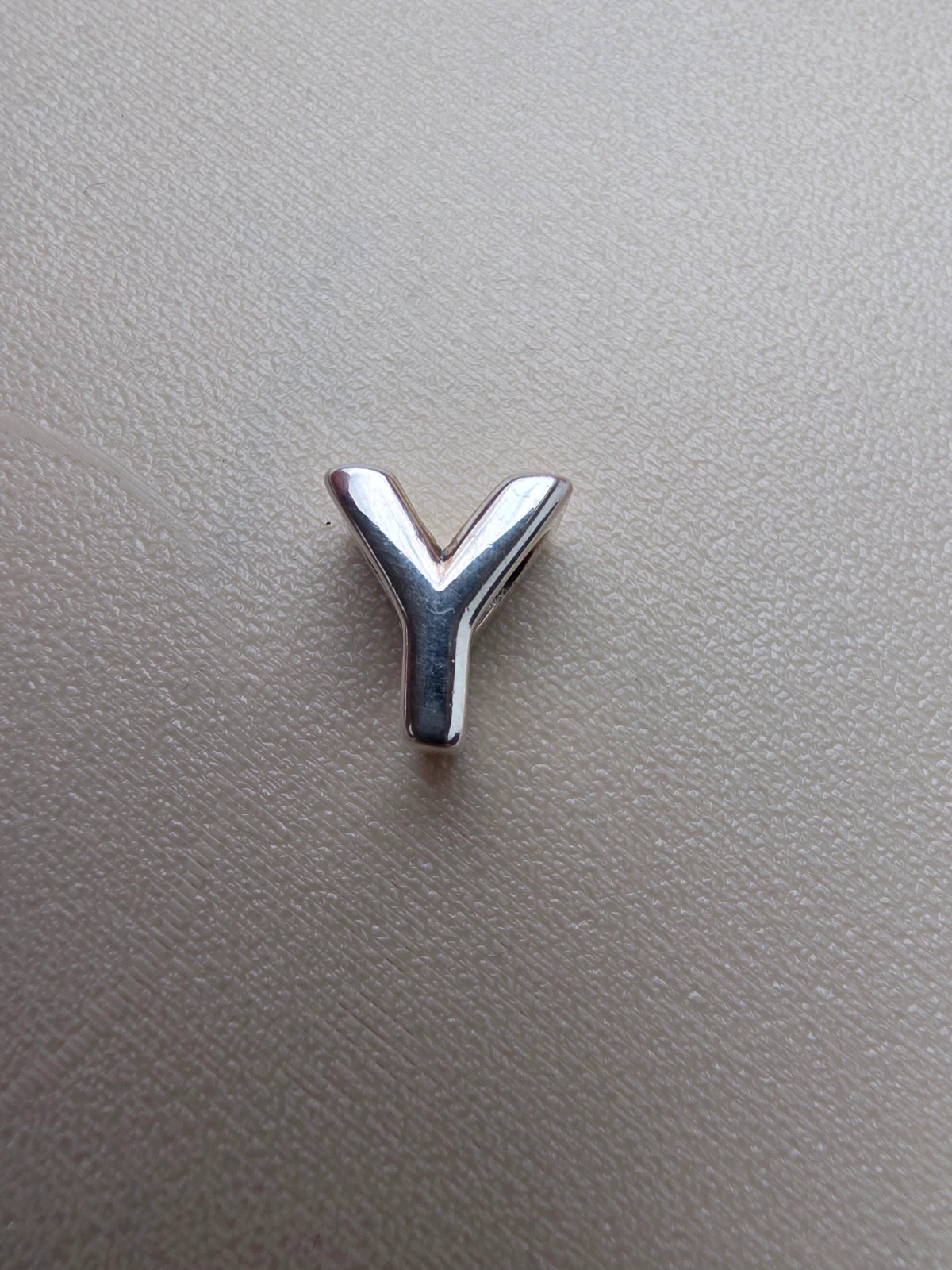 Charm lettre Y – Charm 3