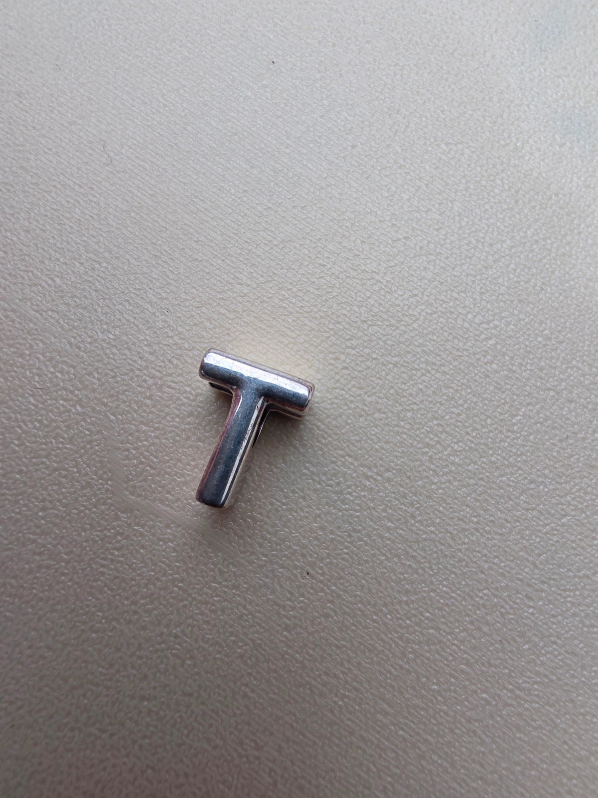 Charm lettre T – Charm 2