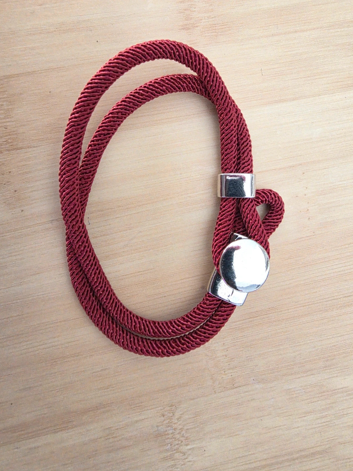 Bracelet bordeaux taille 20cm