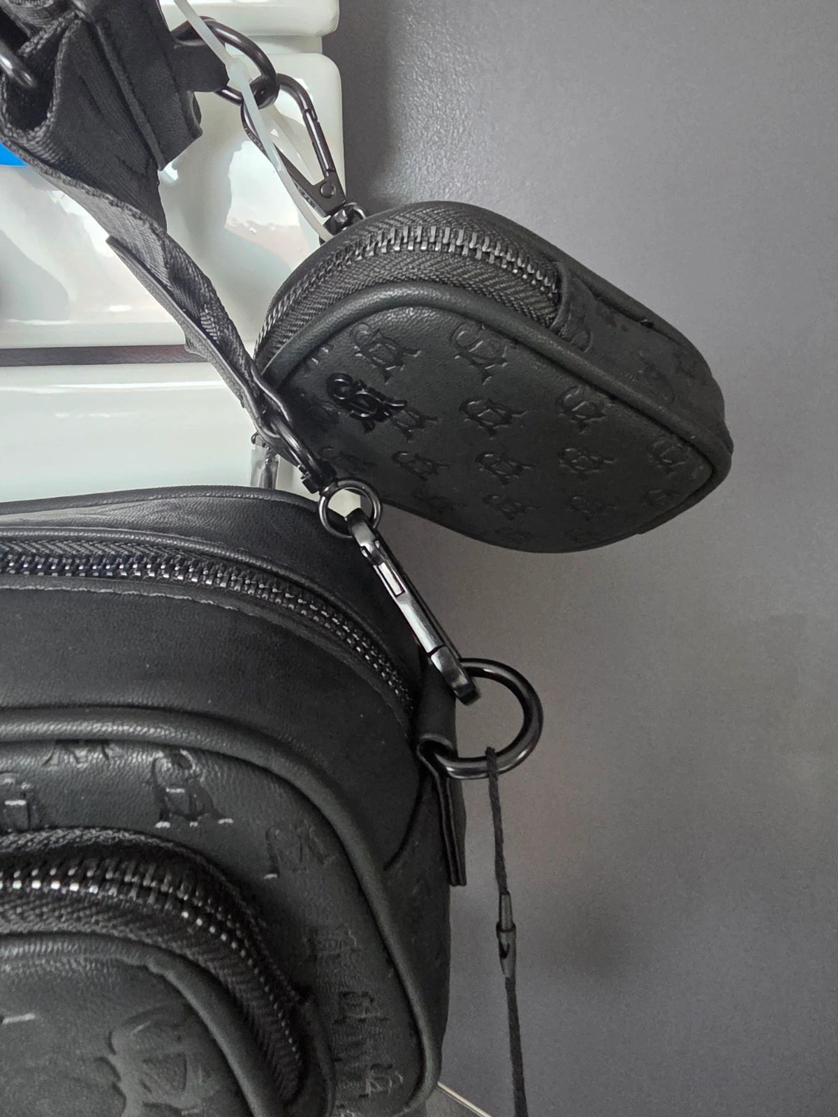 Sac bandoulière Steve Madden noir monogrammé avec pochette – Steve Madden 4