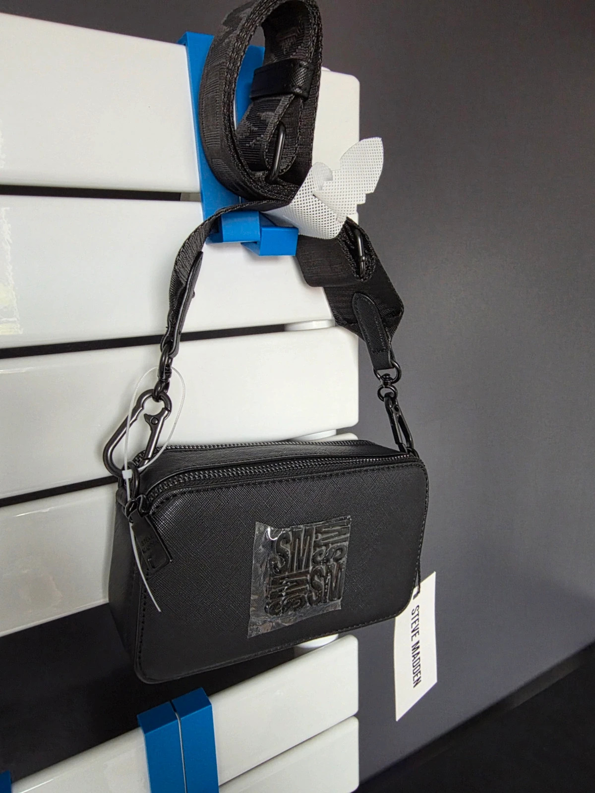 Sac pochette bandoulière Steve Madden noir Modèle Brisa Neuf avec étiquette – Steve Madden 3