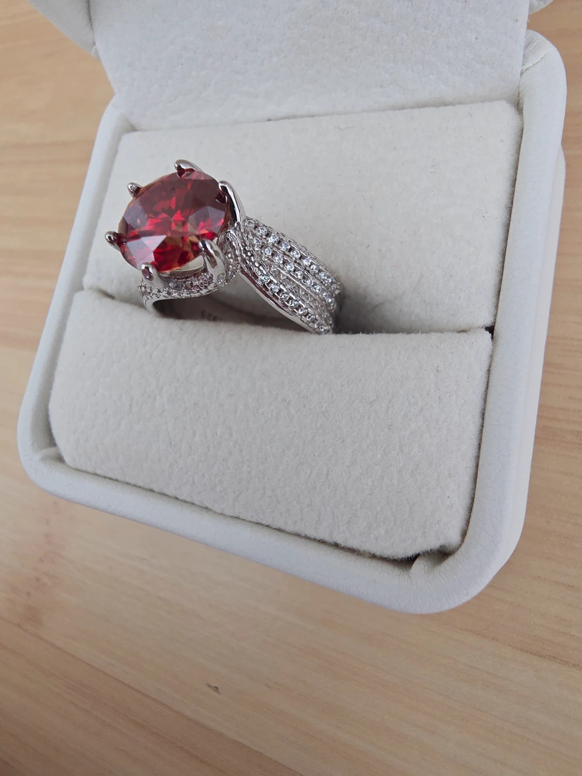 Bague de Vos Rêves : Moissanite Rouge Passion 3 Carats - T53 – taille 16,9 mm 3