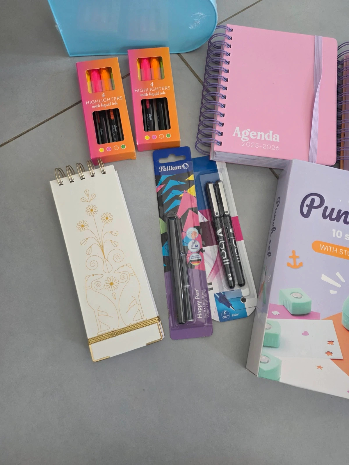 Lot article scolaire, création, stylo – Action 3