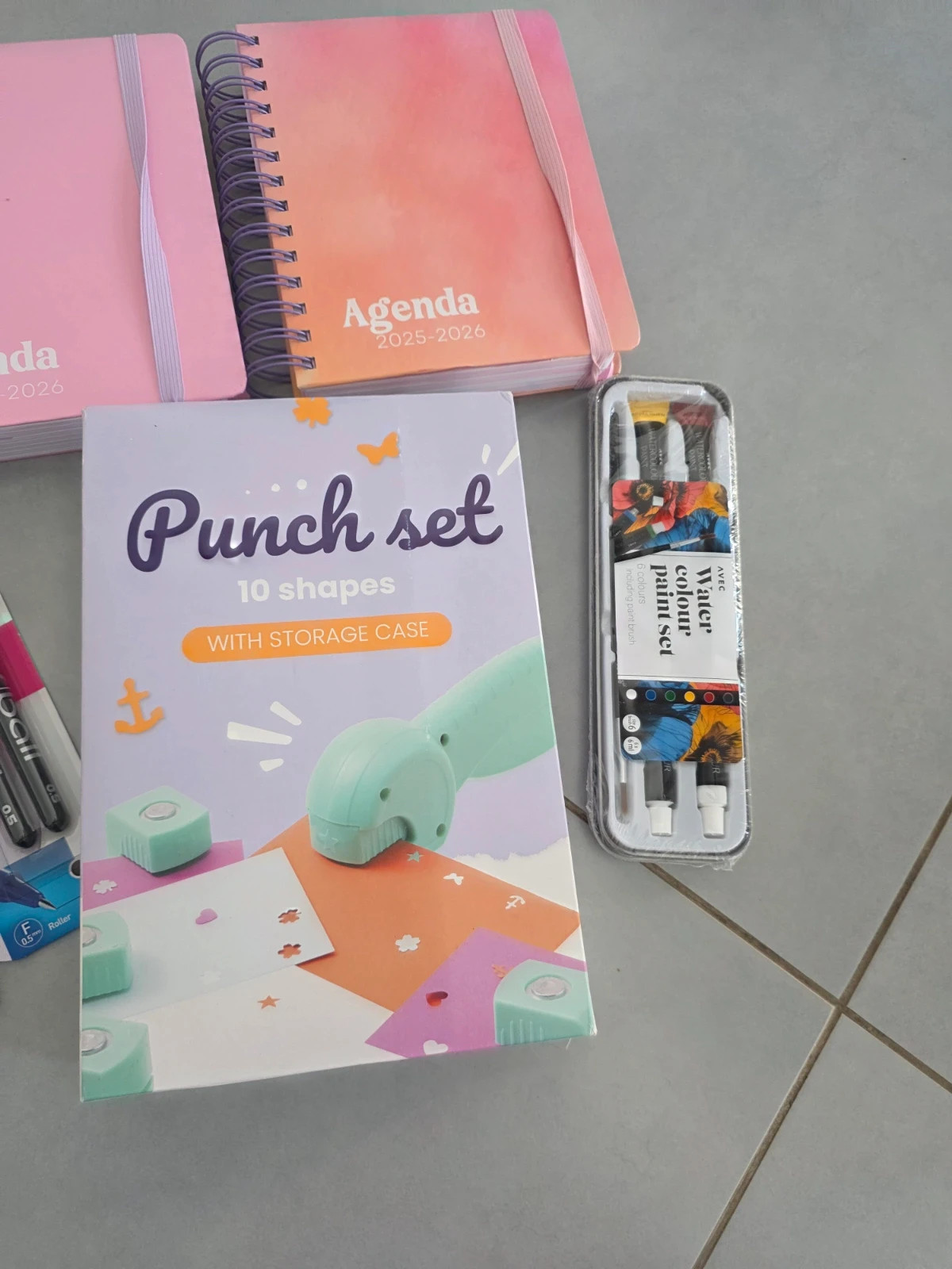 Lot article scolaire, création, stylo – Action 2