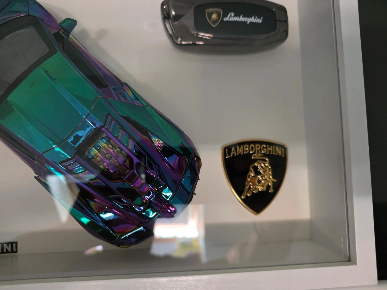 Cadre de Collection Lamborghini – Miniature 1/24 Caméléon, Clé & Logo – Lamborghini – taille Prématuré, jusqu'à 44cm 3