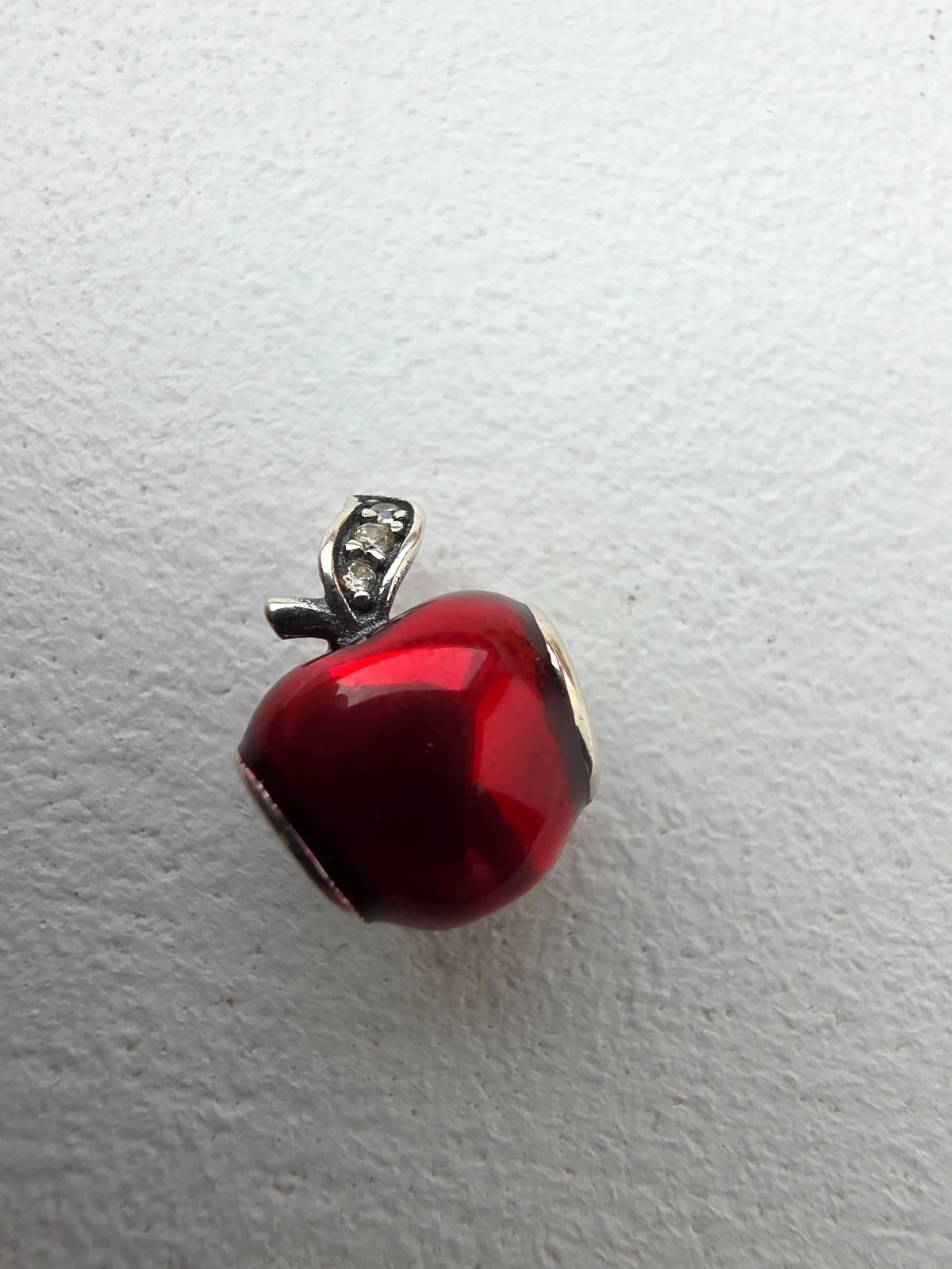 Charm pomme blanche neige – Charm 2