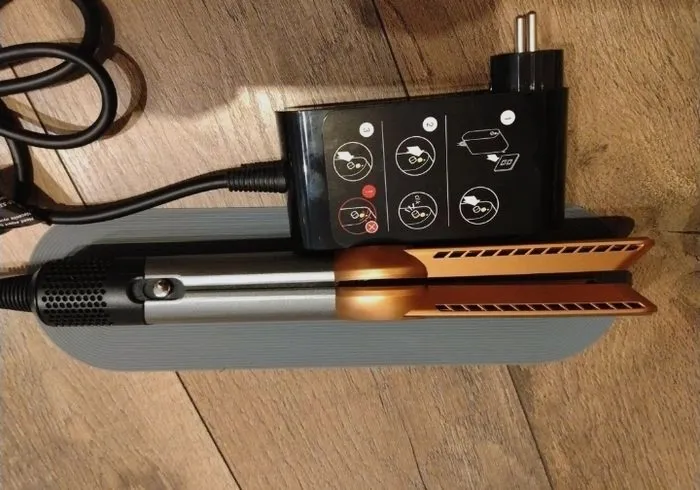 Dyson Airstrait cuivre — boîte complète avec accessoires – Dyson 4