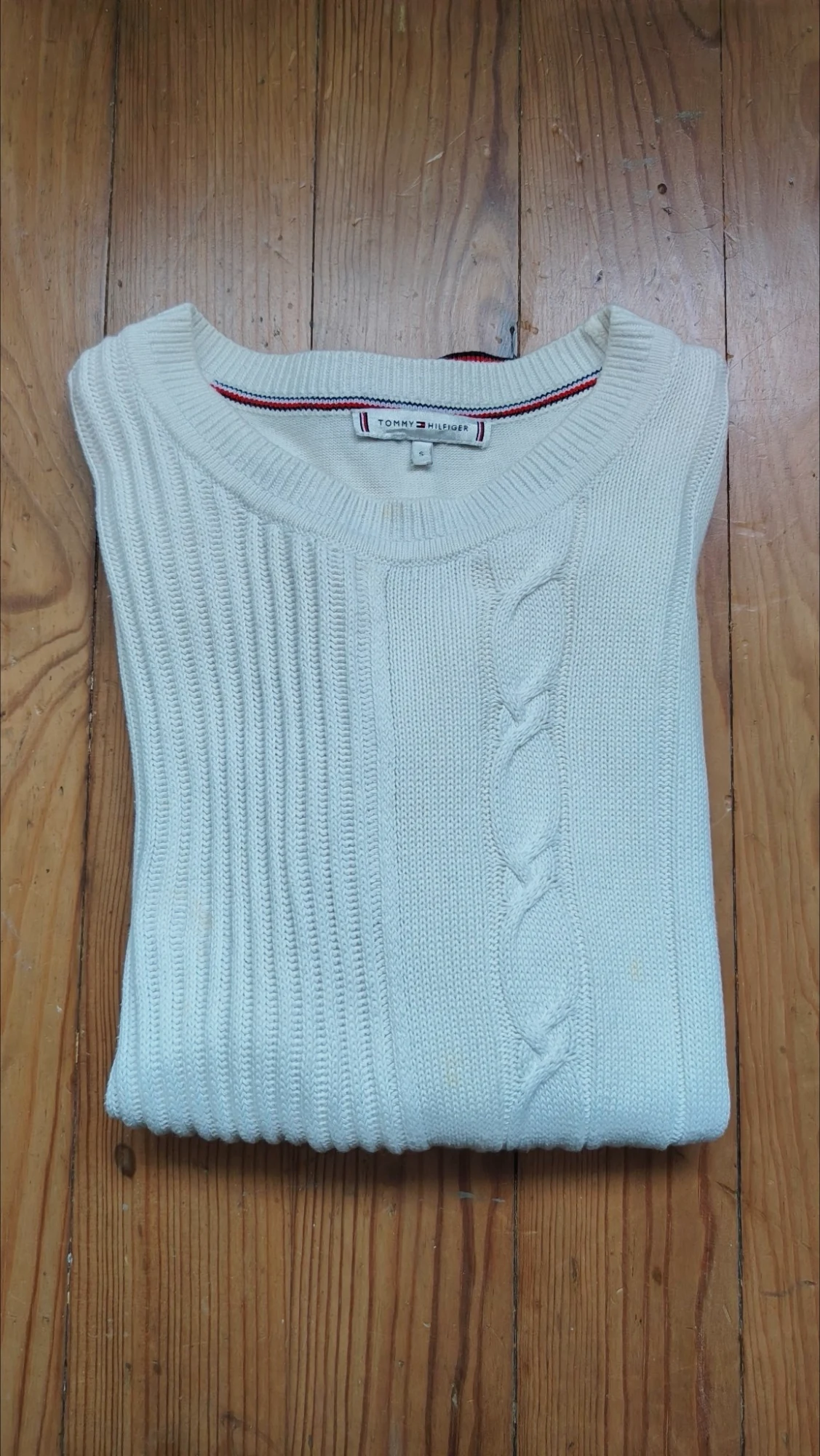 Pull torsadé en maille crème Tommy Hilfiger