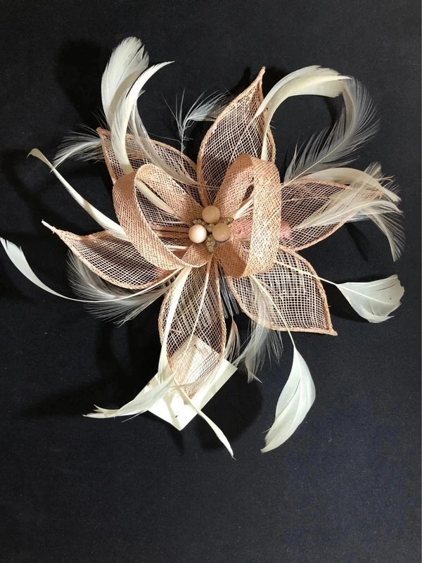 Nacar Flower Feather Hair Clip Comb Fascinator Wedding Guest – Tocados Nacar – taille Taille unique 4