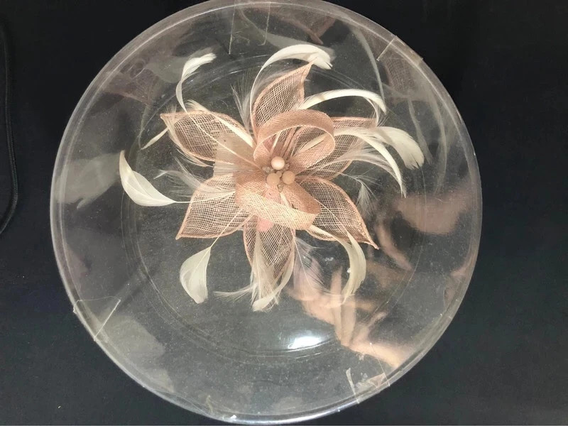 Nacar Flower Feather Hair Clip Comb Fascinator Wedding Guest – Tocados Nacar – taille Taille unique 5