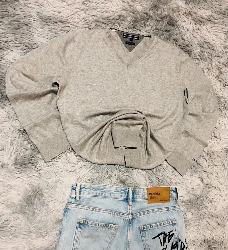 Tommy Hilfiger V-Neck Sweater Jersey Grey Y2K Oldmoney Classic Winter Small Logo Flag - Size M – Tommy Hilfiger – taille M 2