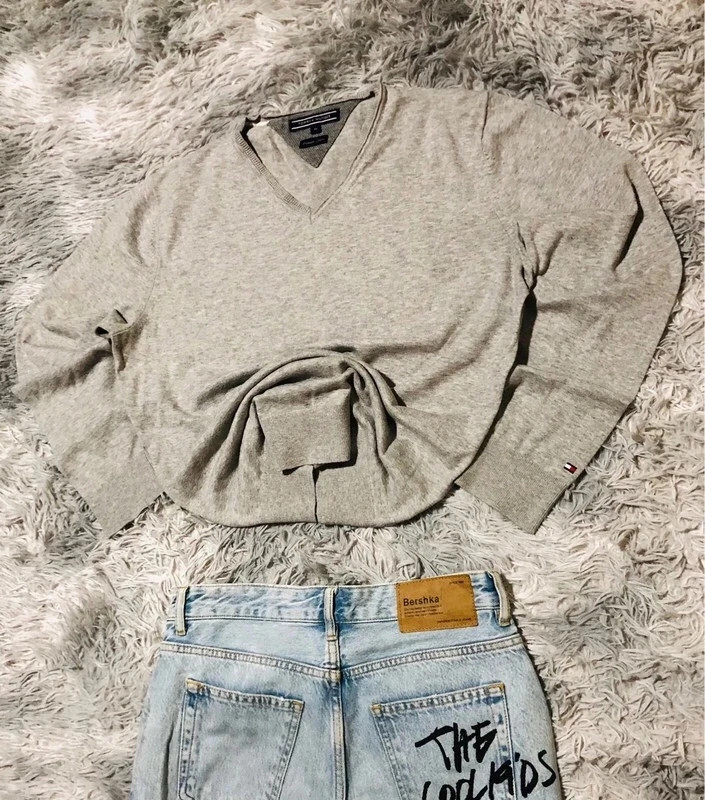 Tommy Hilfiger V-Neck Sweater Jersey Grey Y2K Oldmoney Classic Winter Small Logo Flag - Size M – Tommy Hilfiger – taille M 3