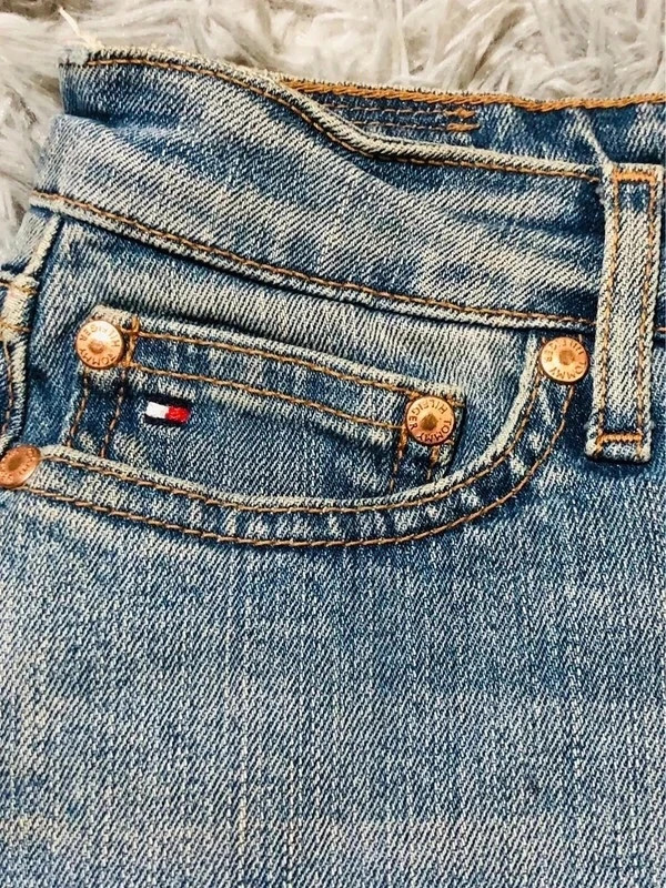 Tommy Hilfiger 2000s Denim Mini Skirt Blue Floral Y2K Retro Flag Logo Vintage 2000s- Size S – Tommy Hilfiger – taille S / 36 / 8 5