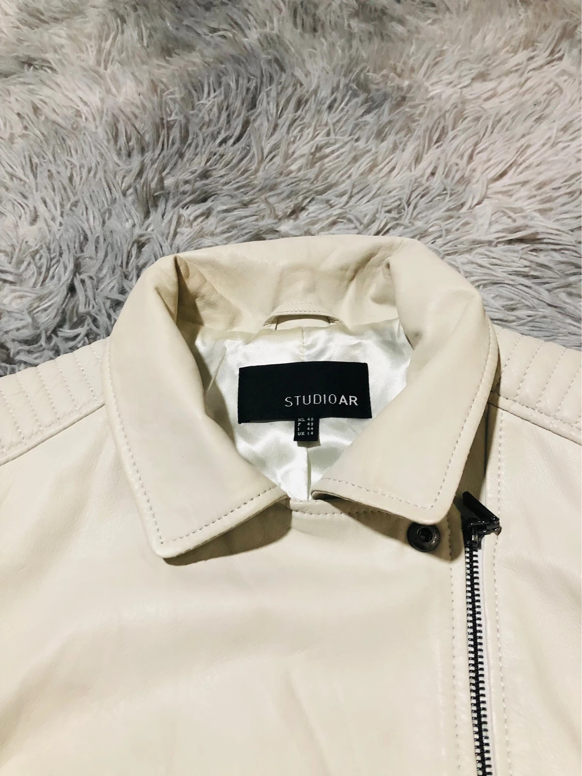 Studio AR Biker Jacket Cream Ivory Asymmetric Zip Black Zipped Pockets Pointed Collar - Size L NL 40 – Vintage Dressing – taille L / 40 / 12 4