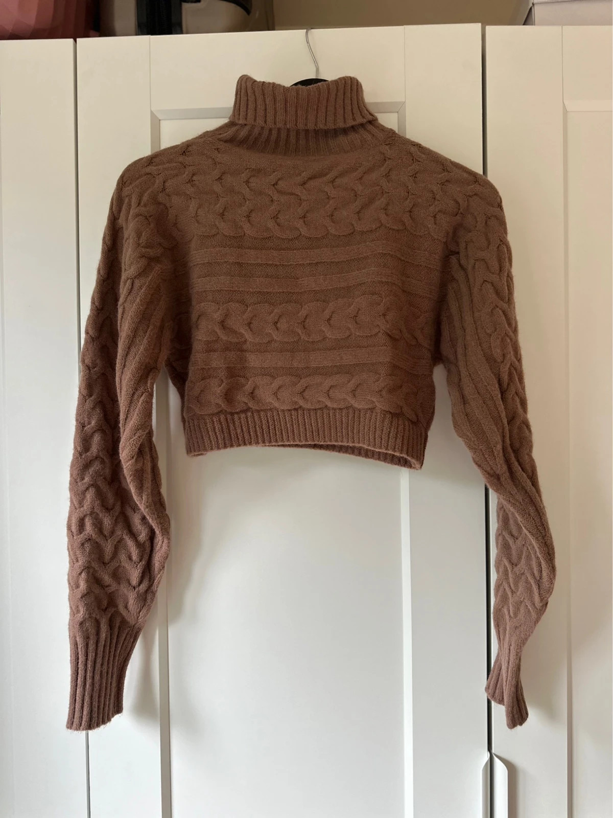 Pull court SHEIN col roulé marron clair – L