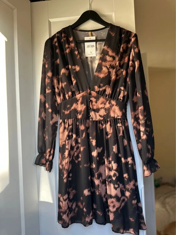 Robe fluide noire et marron imprimée – Décolleté V – Taille L