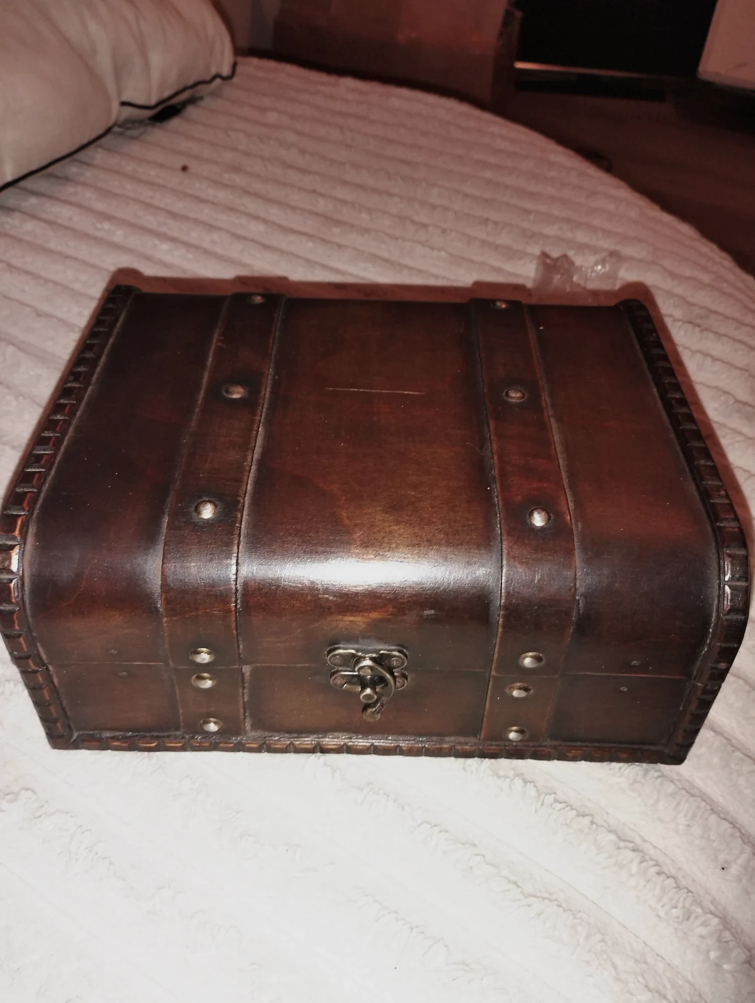 Petit coffre trésor en bois style vintage