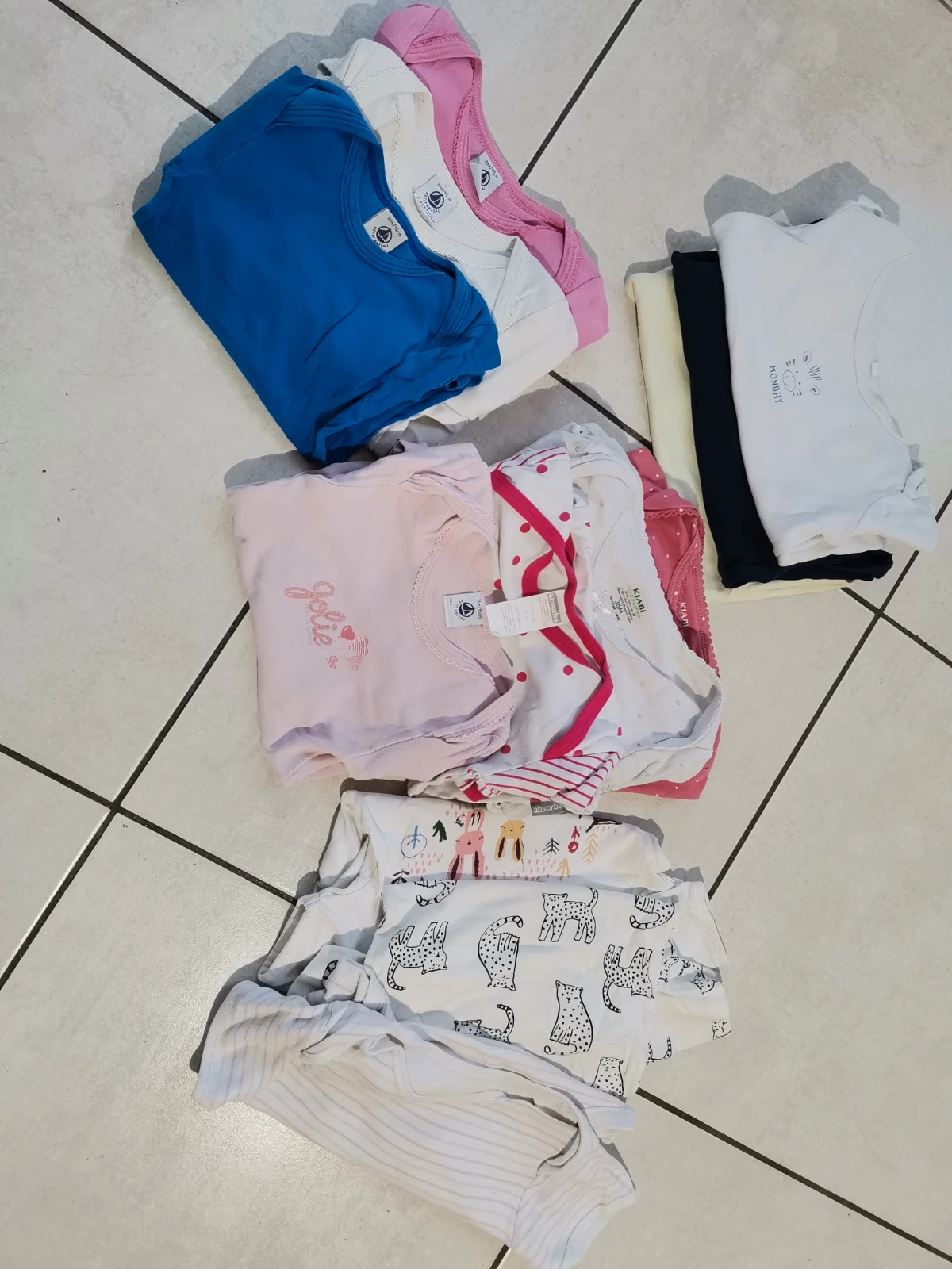 Lot bodies – Diverse – taille 3 ans / 98 cm