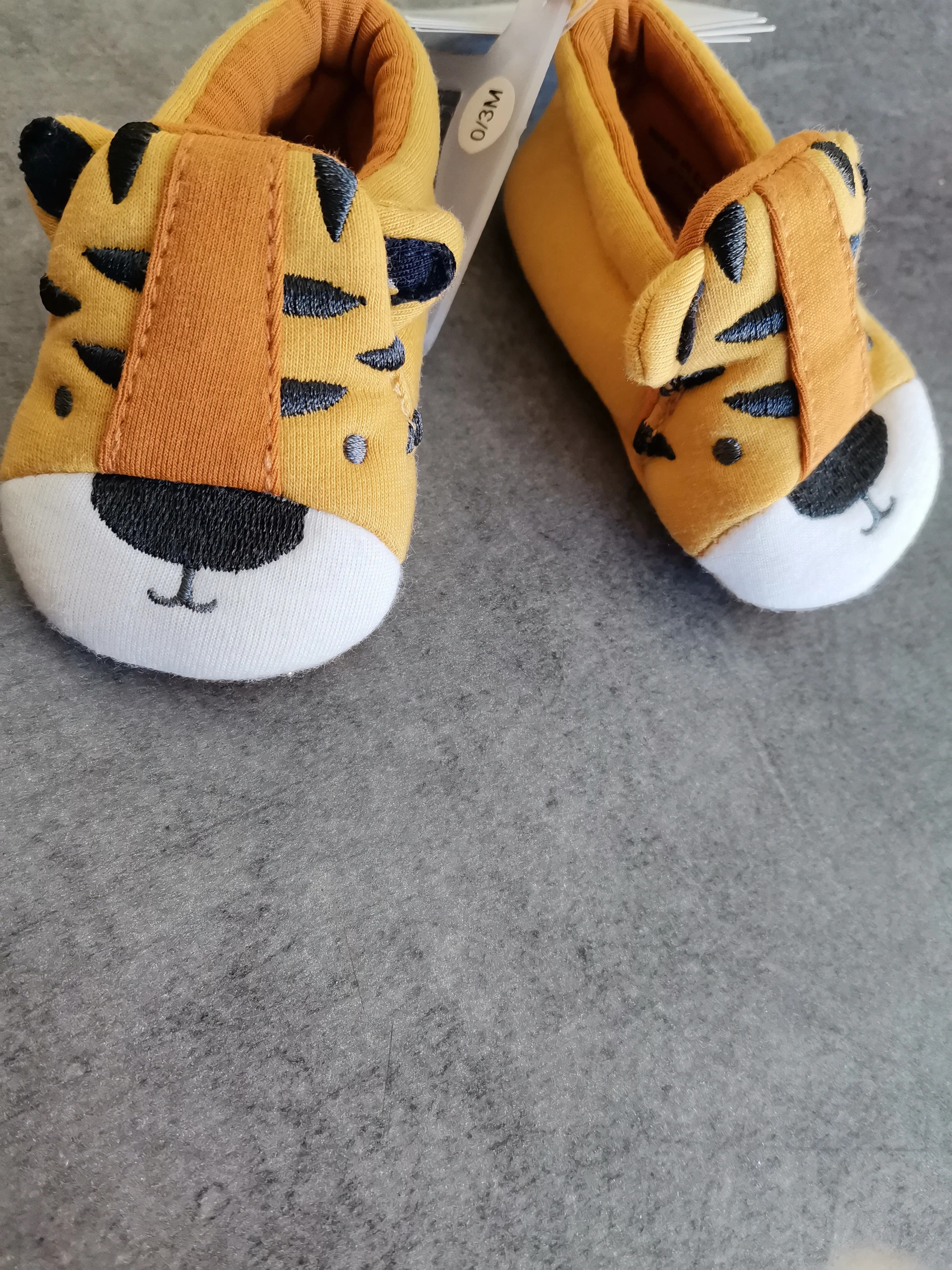 Chaussons neuf – Inconnu – taille 1-3 mois / 56 cm 2