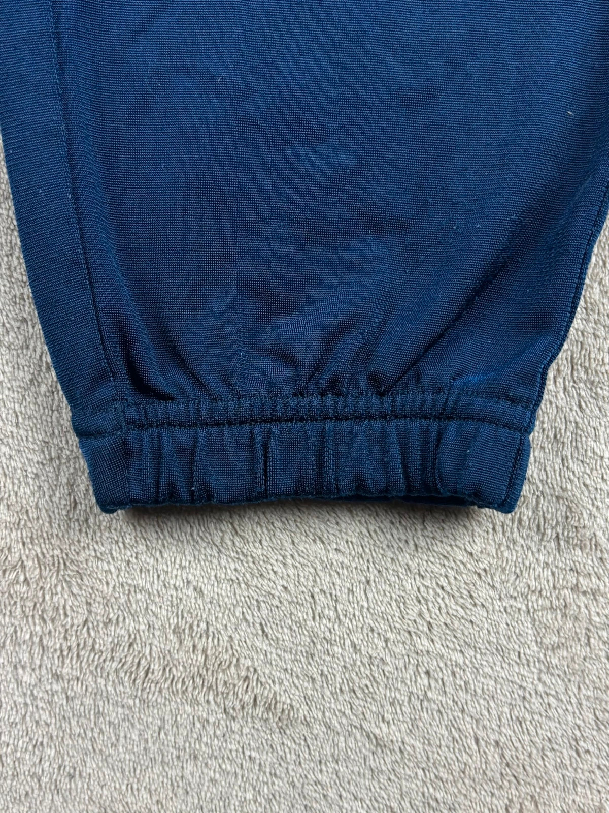 Pantalon de survêtement / Jogging Adidas bleu marine & orange – Enfant 9-10 ans (140 cm) – adidas – taille 10 ans / 140 cm 4
