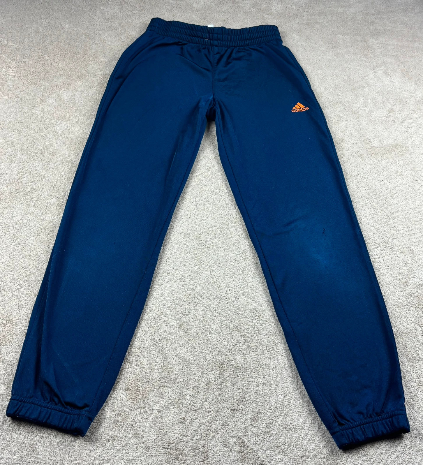 Pantalon de survêtement / Jogging Adidas bleu marine & orange – Enfant 9-10 ans (140 cm)