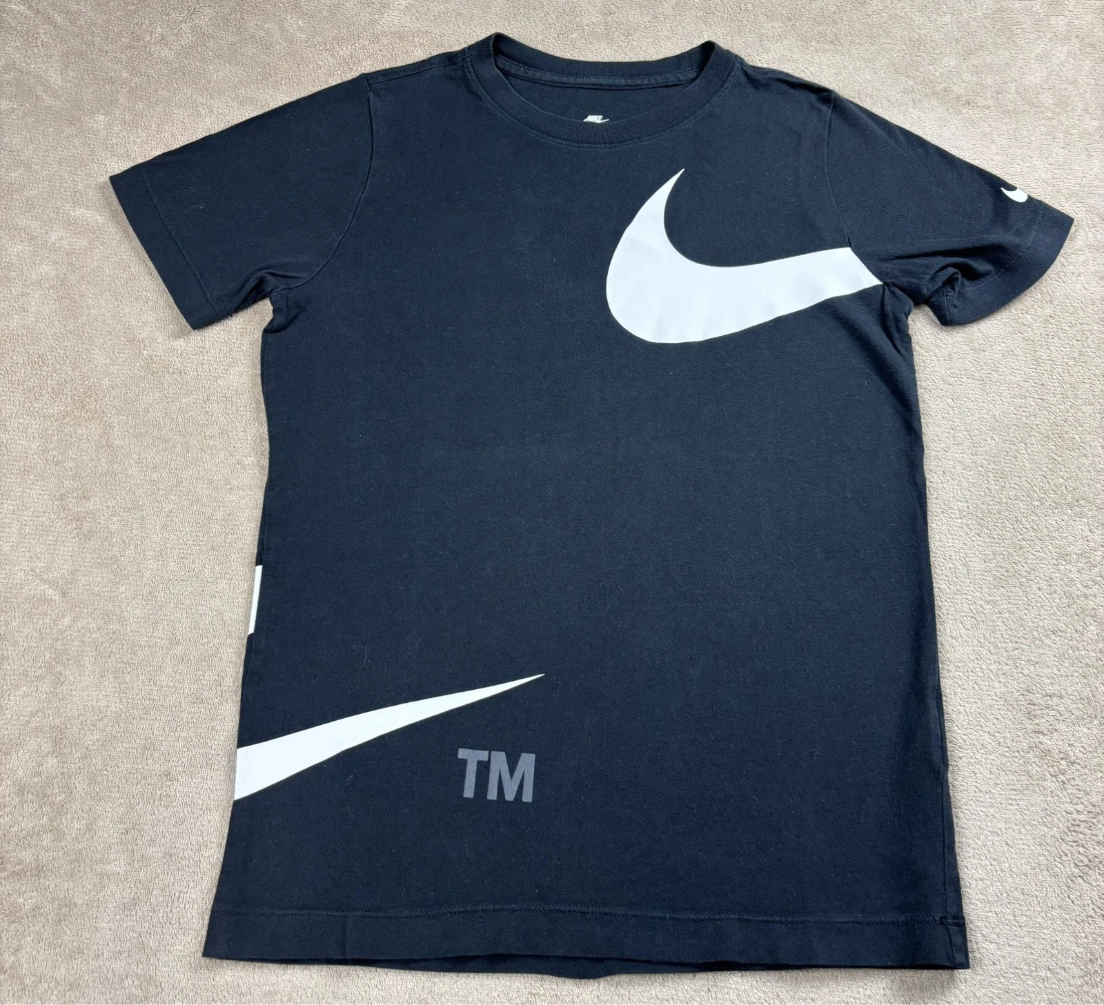 T-shirt Nike noir grand Swoosh blanc taille M 137-147 cm