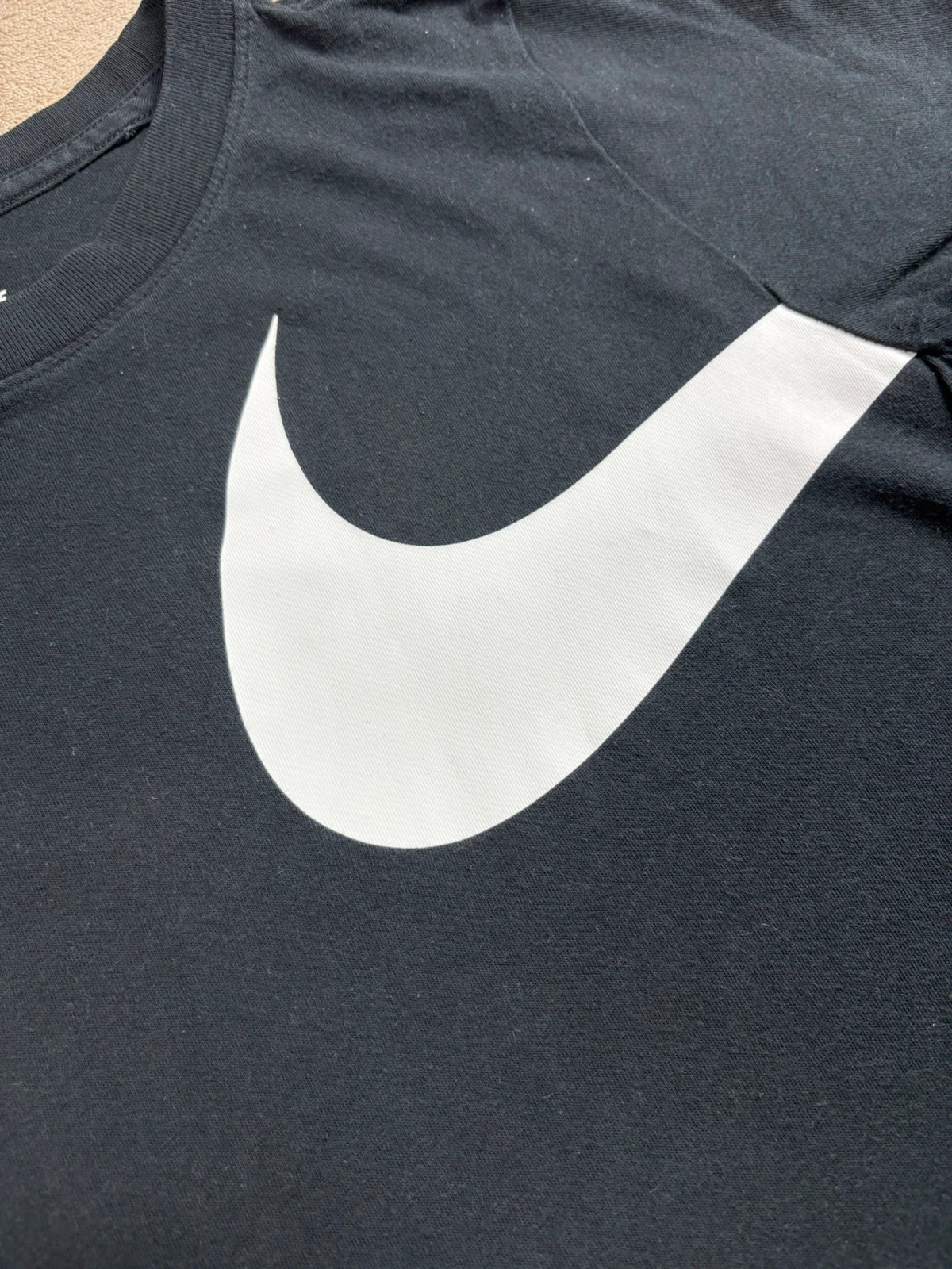 T-shirt Nike noir grand Swoosh blanc taille M 137-147 cm – Nike – taille 10 ans / 140 cm 3