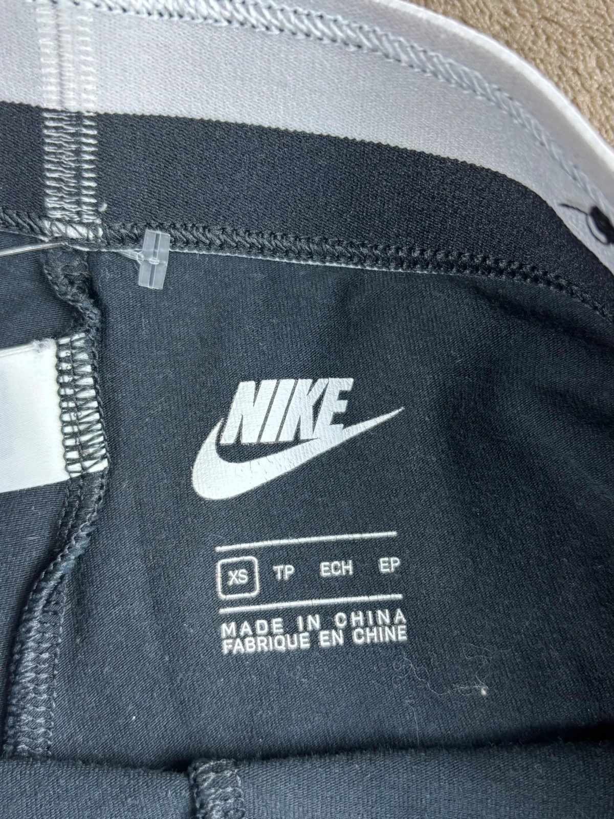Legging Nike noir grand Swoosh blanc XS – Nike – taille XS / 34 / 6 3