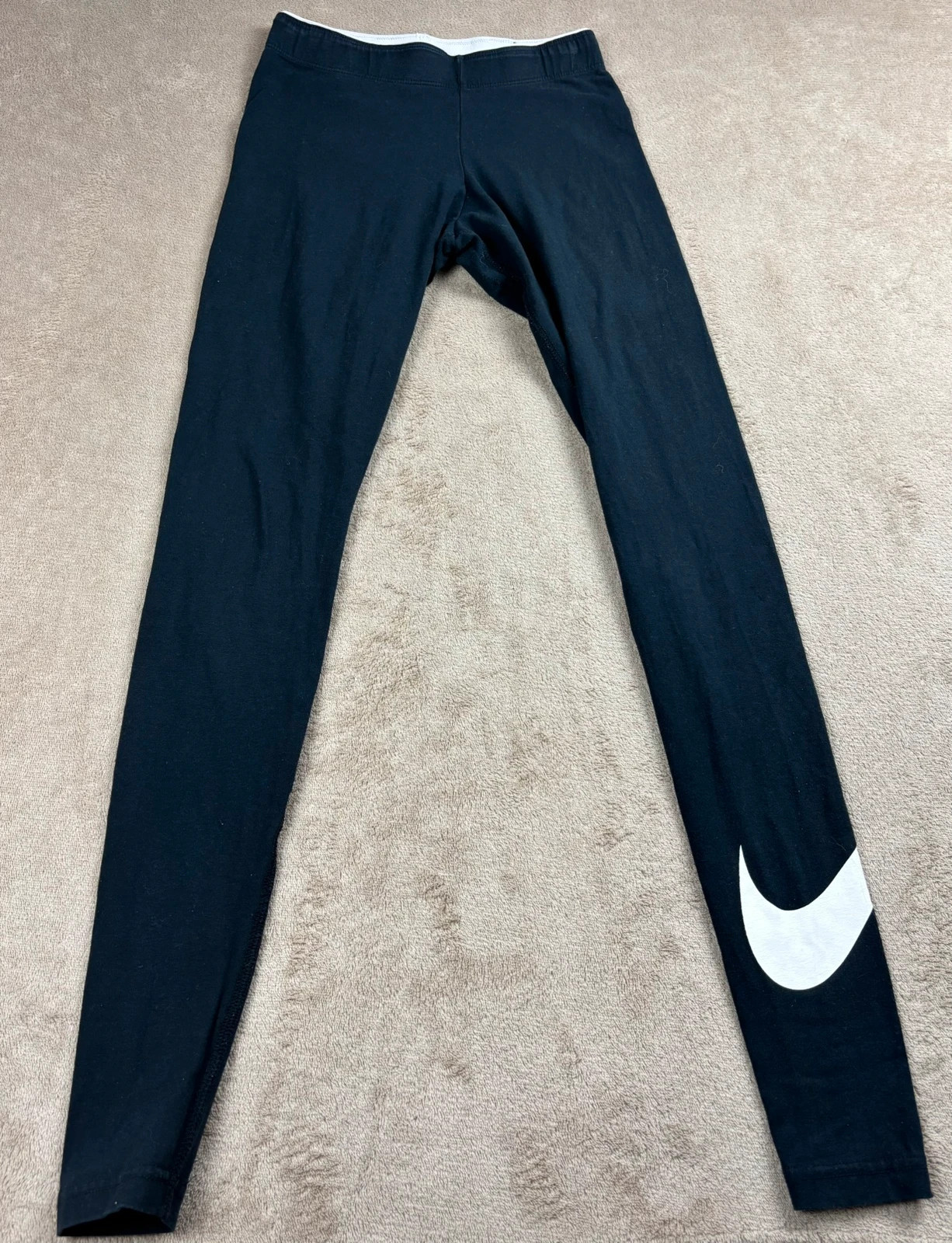 Legging Nike noir grand Swoosh blanc XS