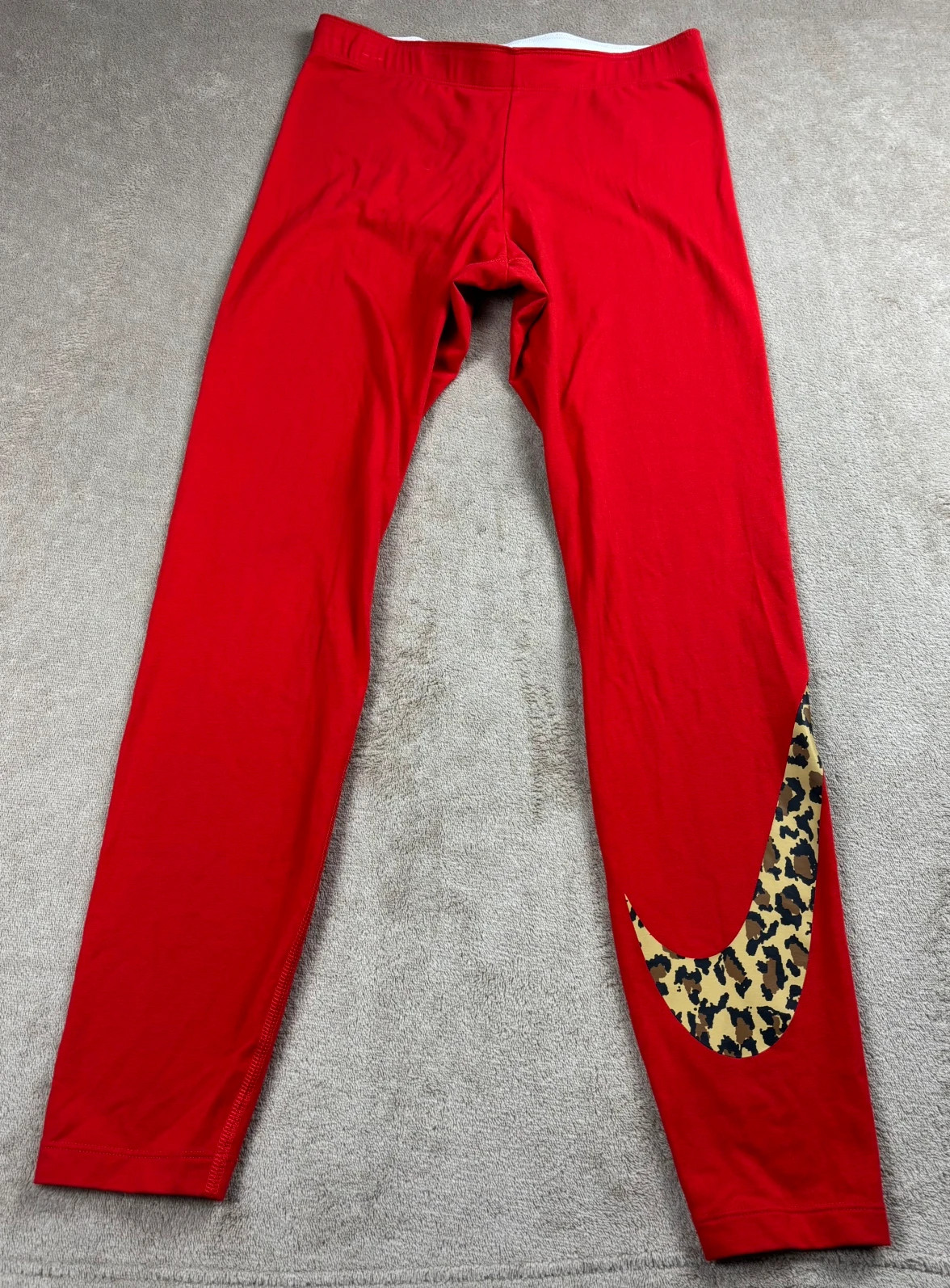 Legging Nike rouge Swoosh léopard S