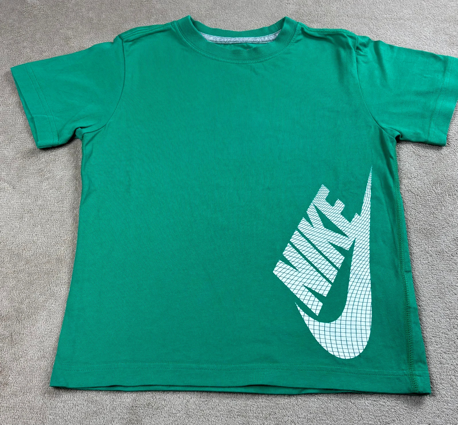 T-shirt à manches courtes de la marque Nike, de coloris vert.