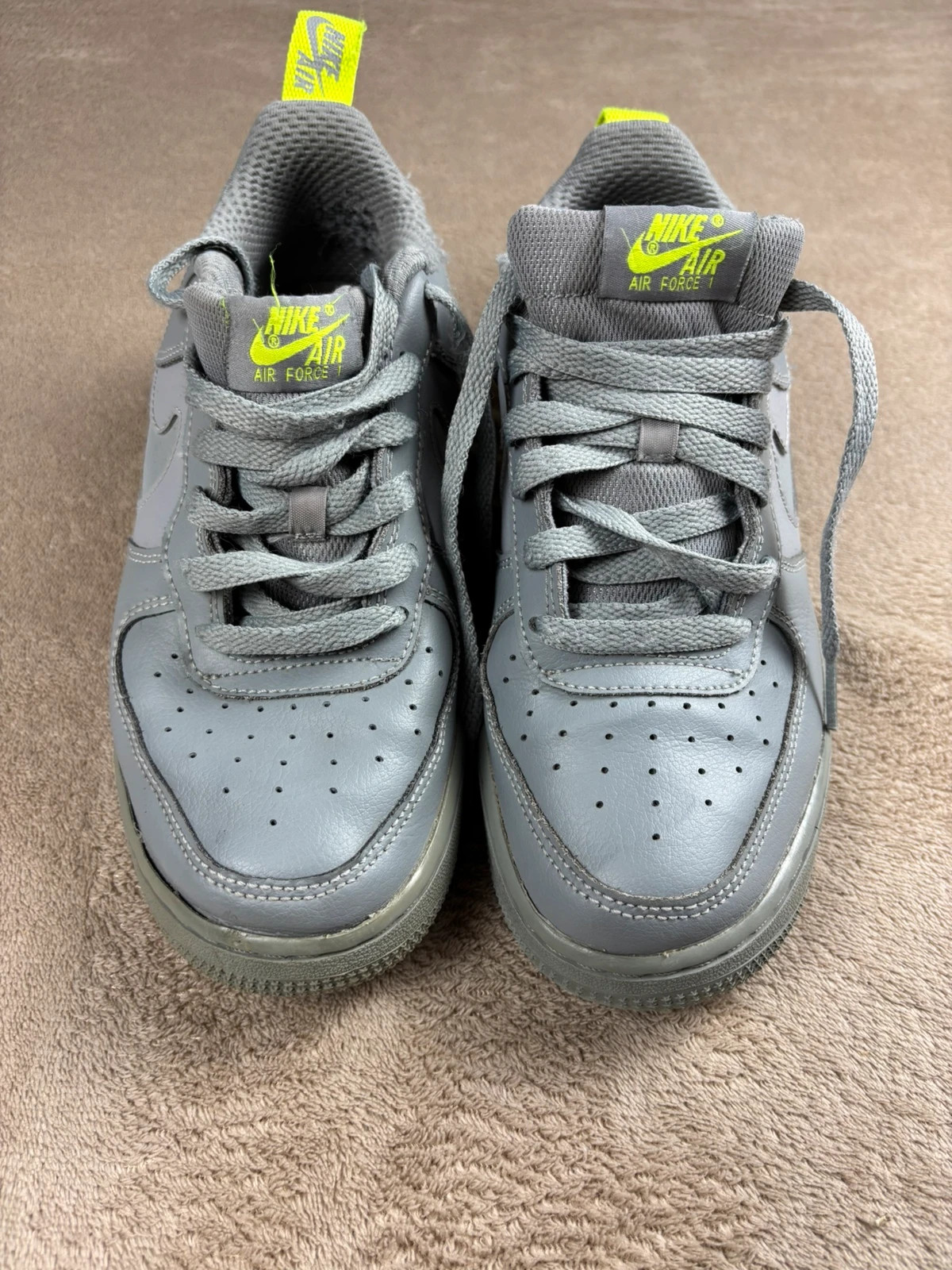 Nike Air Force 1 grises et fluo taille 38.5