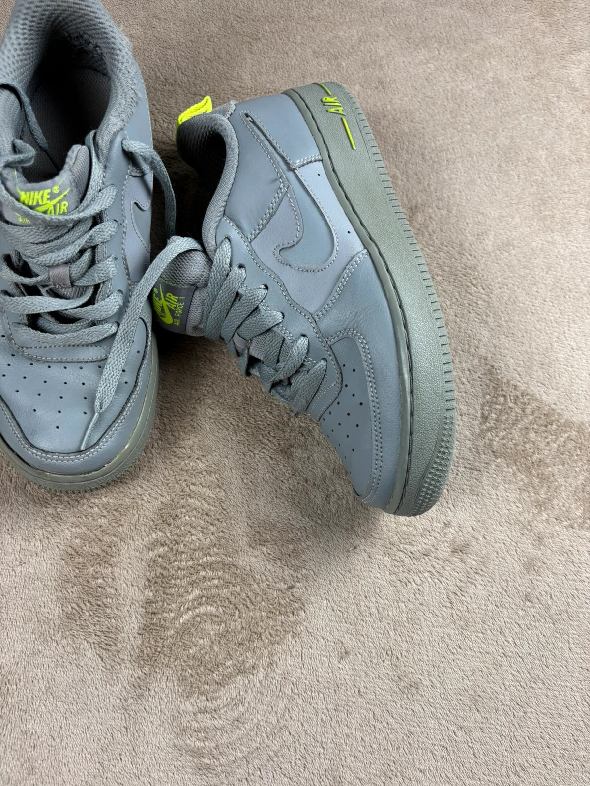 Nike Air Force 1 grises et fluo taille 38.5 – Nike – taille 38 4